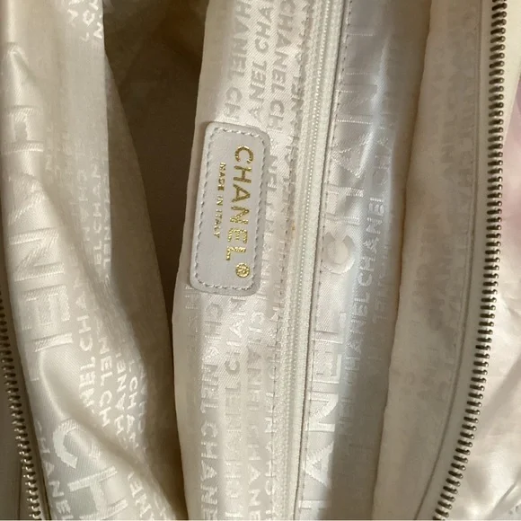 Chanel marshmallow tote. - Picture 9 of 12